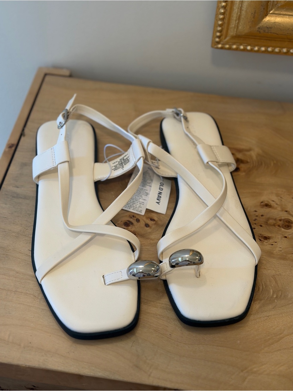 Old Navy White Strappy Toe Ring Sandal
